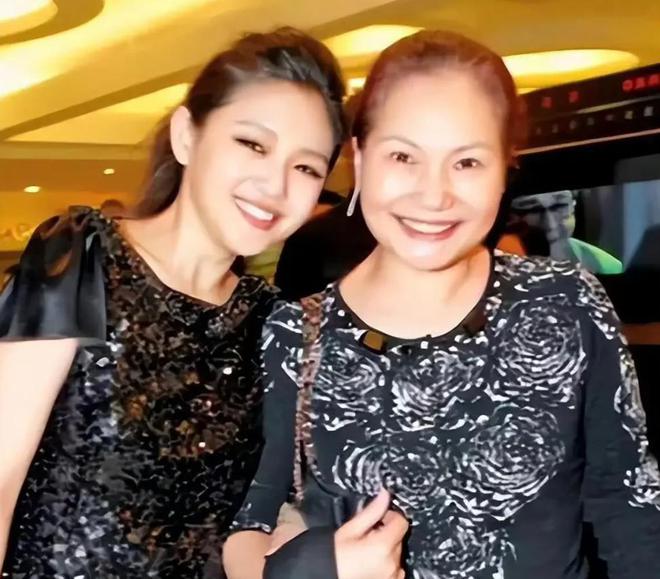 合影真实关系引猜测好生活或将改变九游会S妈返台后立马删除具俊晔(图13)